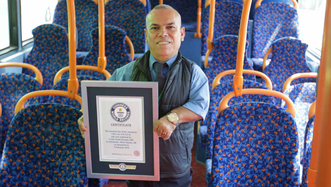世界上最矮的公交车司机去世