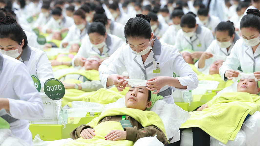 近3000人同时接受面部护理并打破世界纪录是什么体验？